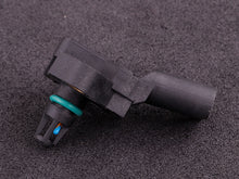 Load image into Gallery viewer, Bosch MAP/IAT sensor 50-400 kPa