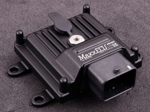 MaxxECU MINI unit with threaded MAP connection