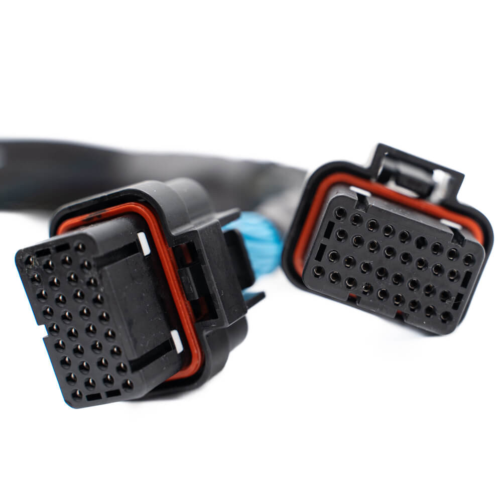 FuelTech FT550 to FT600/FT700 adapter harness connector close-up